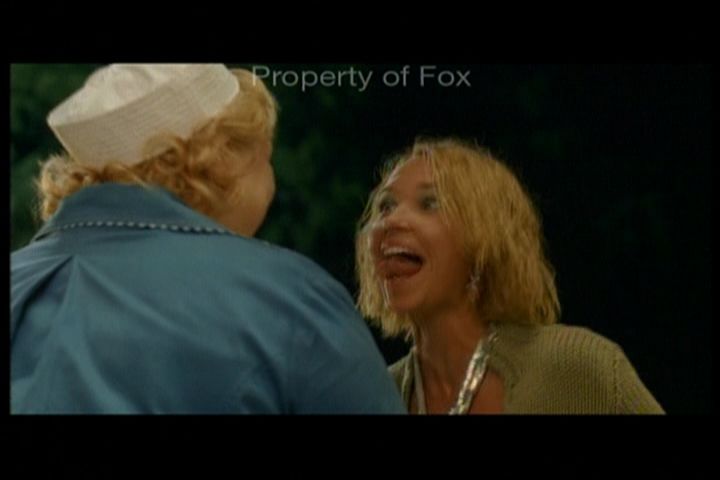 2006-AquamarineFeaturette-KickinitOnSet-034.jpg