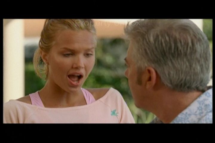 2006-AquamarineFeaturette-KickinitOnSet-057.jpg