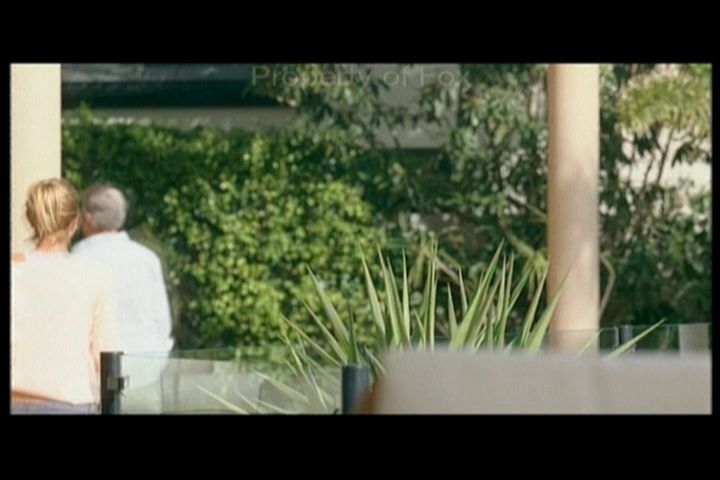 2006-AquamarineFeaturette-KickinitOnSet-084.jpg