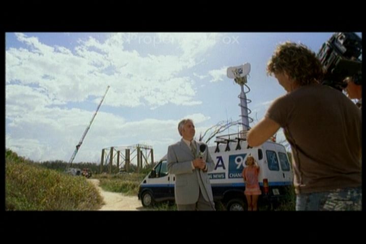 2006-AquamarineFeaturette-KickinitOnSet-094.jpg