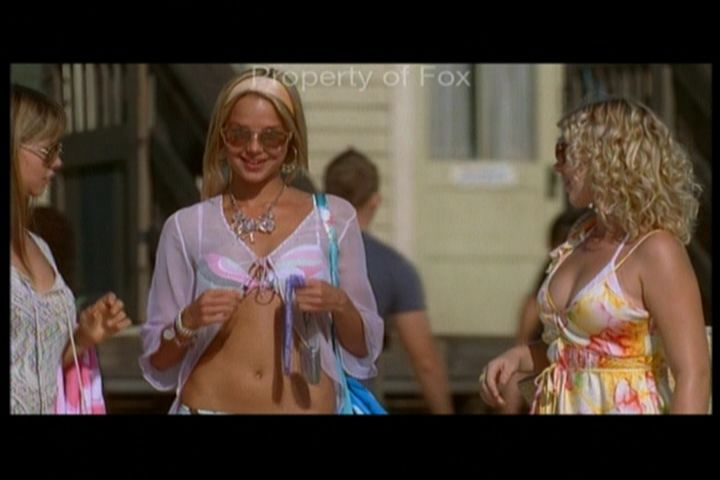 2006-AquamarineFeaturette-KickinitOnSet-105.jpg