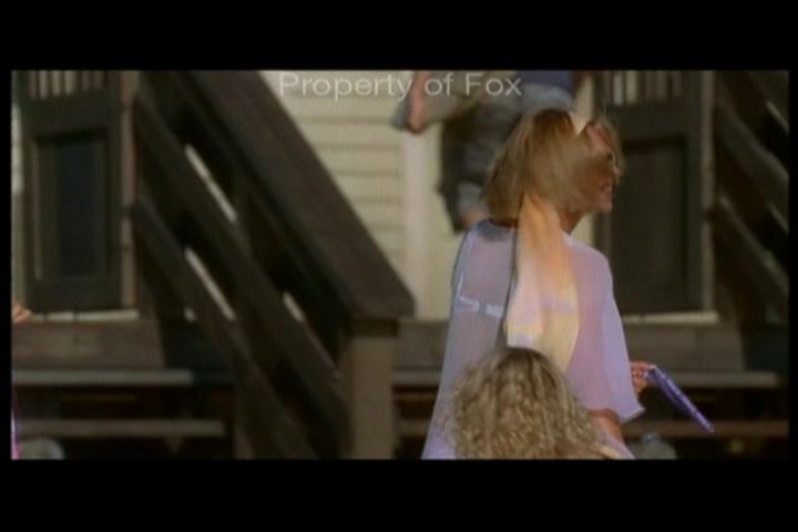 2006-AquamarineFeaturette-KickinitOnSet-119.jpg
