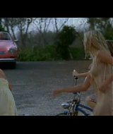 2006-AquamarineFeaturette-KickinitOnSet-001.jpg
