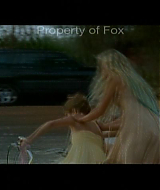 2006-AquamarineFeaturette-KickinitOnSet-005.jpg
