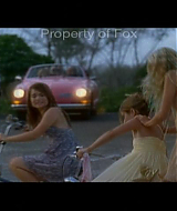 2006-AquamarineFeaturette-KickinitOnSet-011.jpg