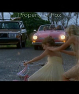 2006-AquamarineFeaturette-KickinitOnSet-013.jpg