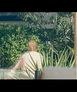 2006-AquamarineFeaturette-KickinitOnSet-087.jpg