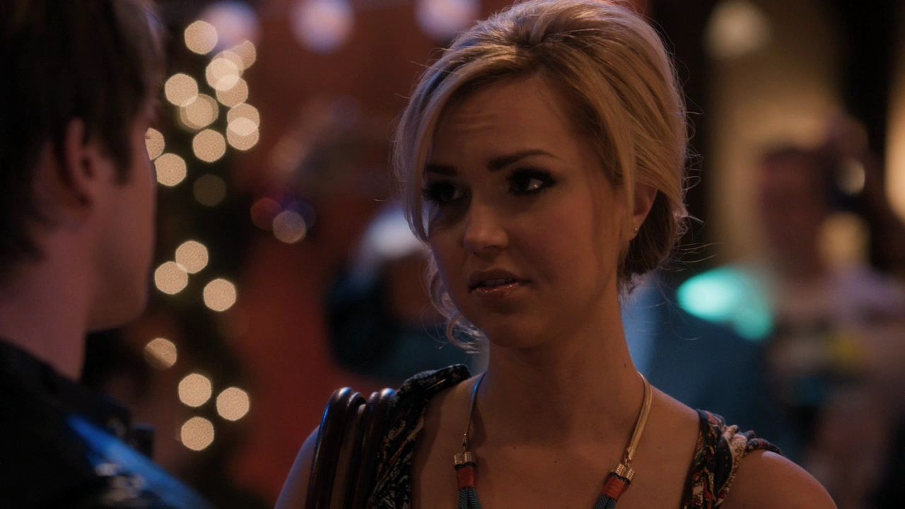 90210-S04E13-119.jpg