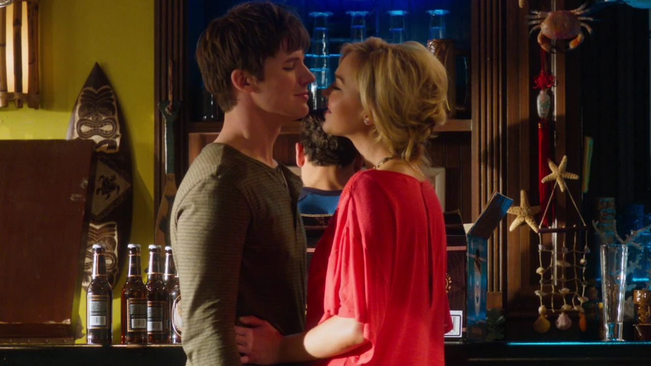 90210-S04E18-019.jpg