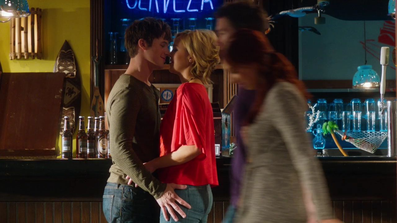 90210-S04E18-021.jpg
