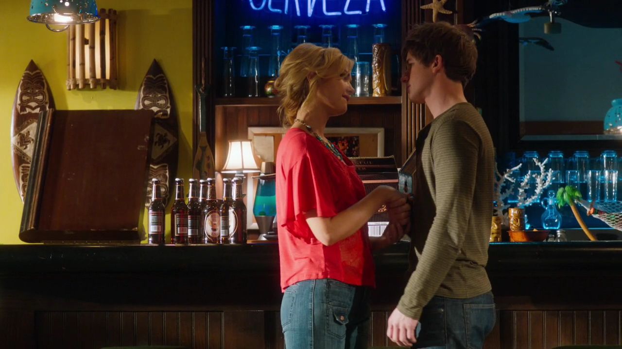 90210-S04E18-029.jpg