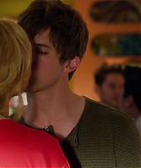 90210-S04E18-030.jpg