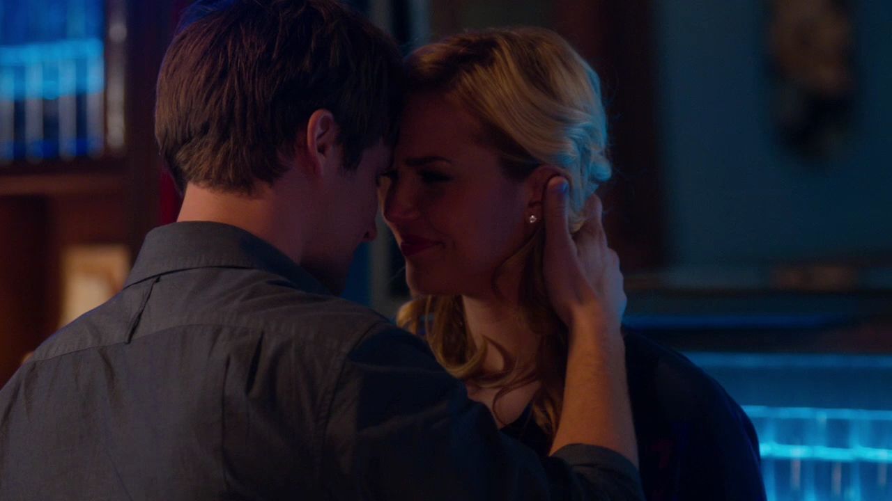 90210-S04E19-098.jpg
