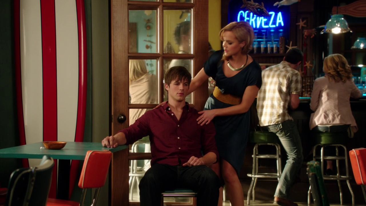 90210-S04E20-204.jpg