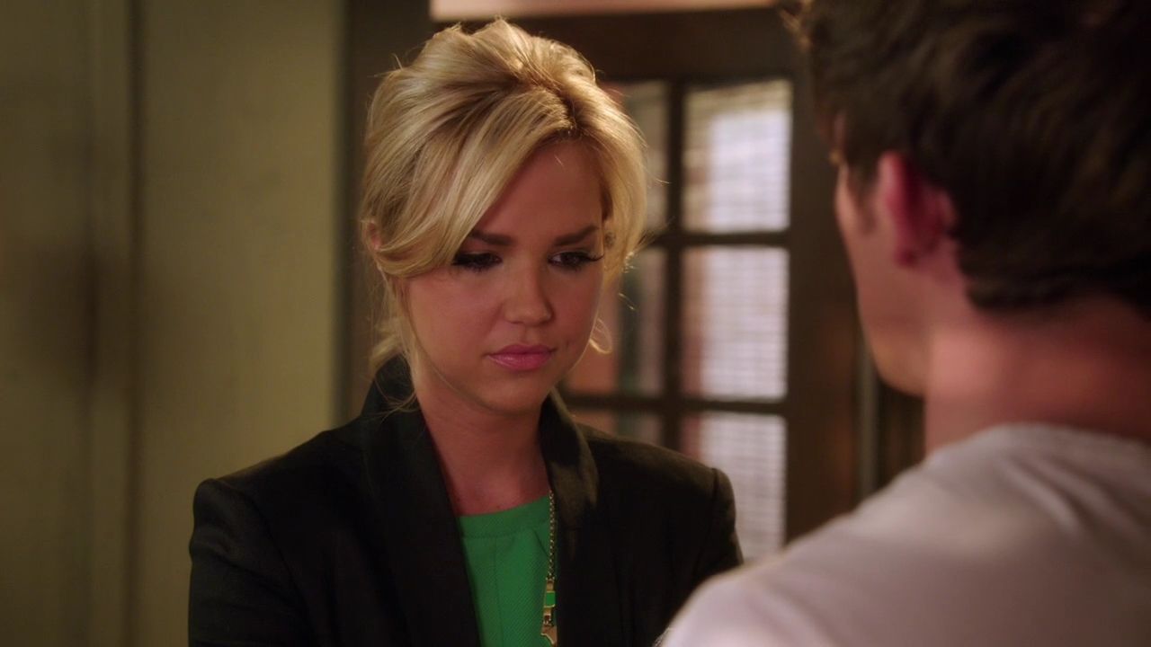 90210-S04E24-022.jpg