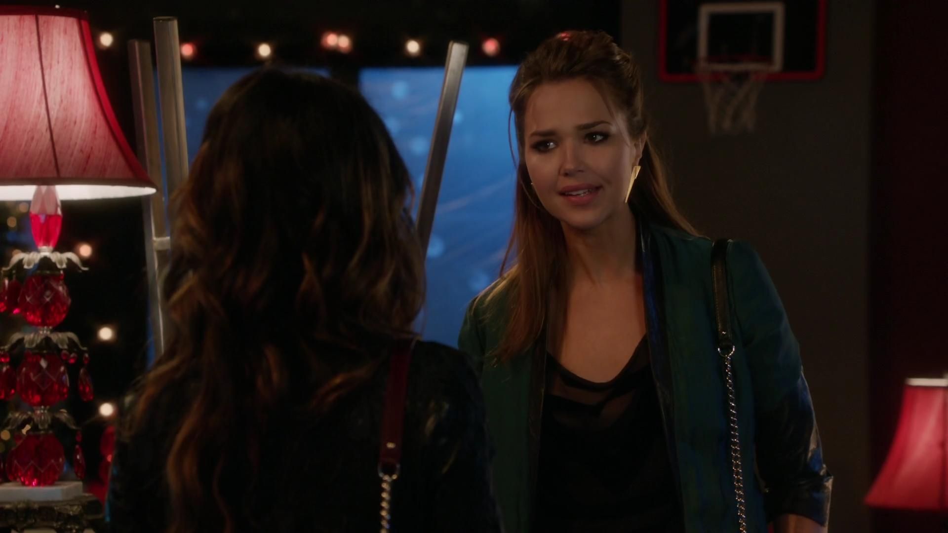 90210-S05E09-034.jpg