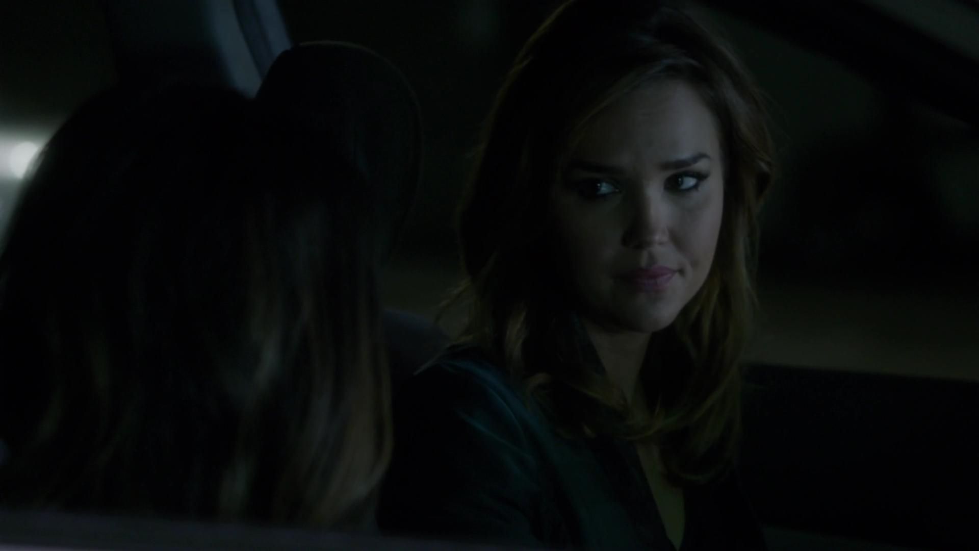 90210-S05E10-106.jpg