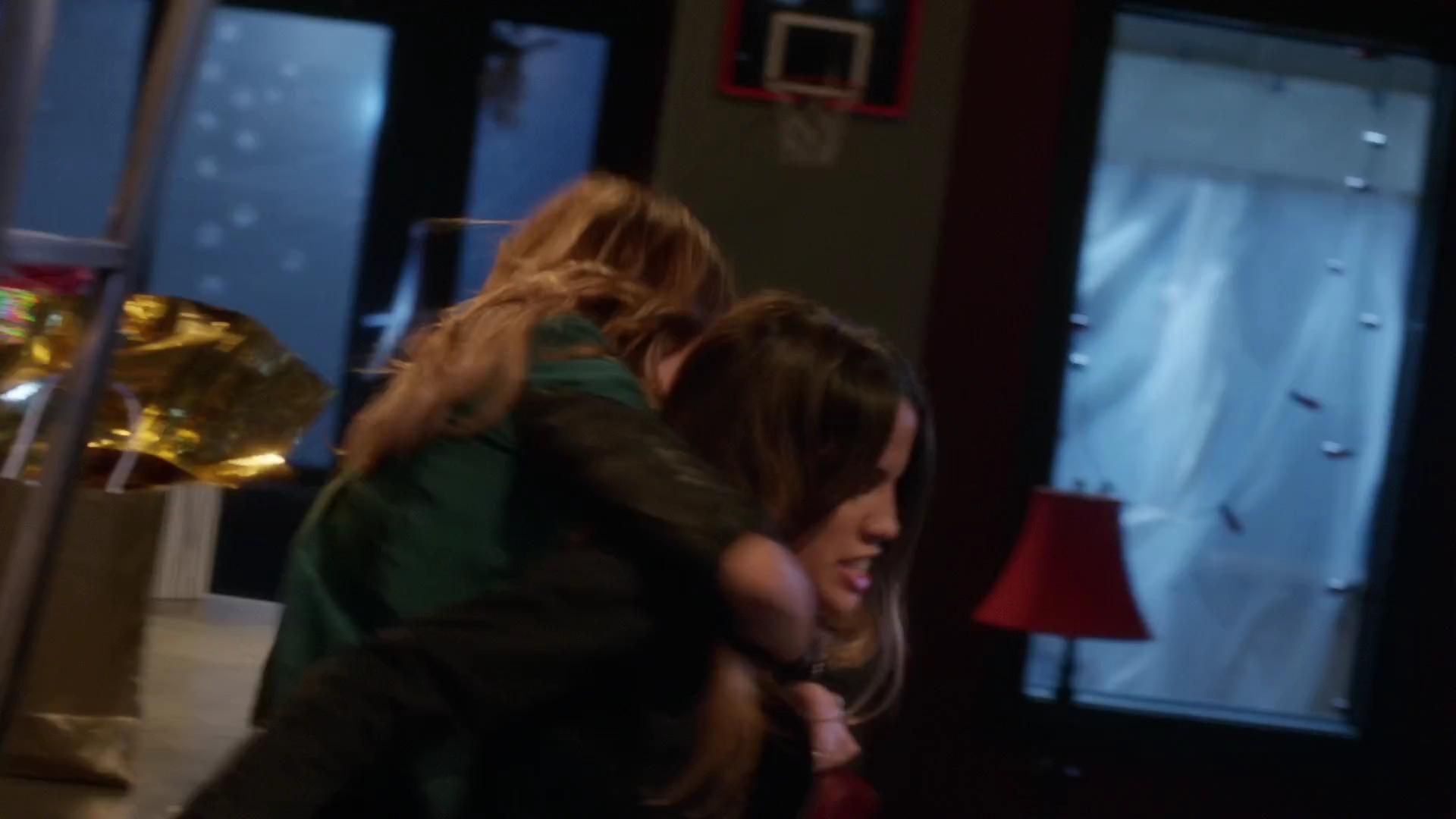 90210-S05E10-123.jpg