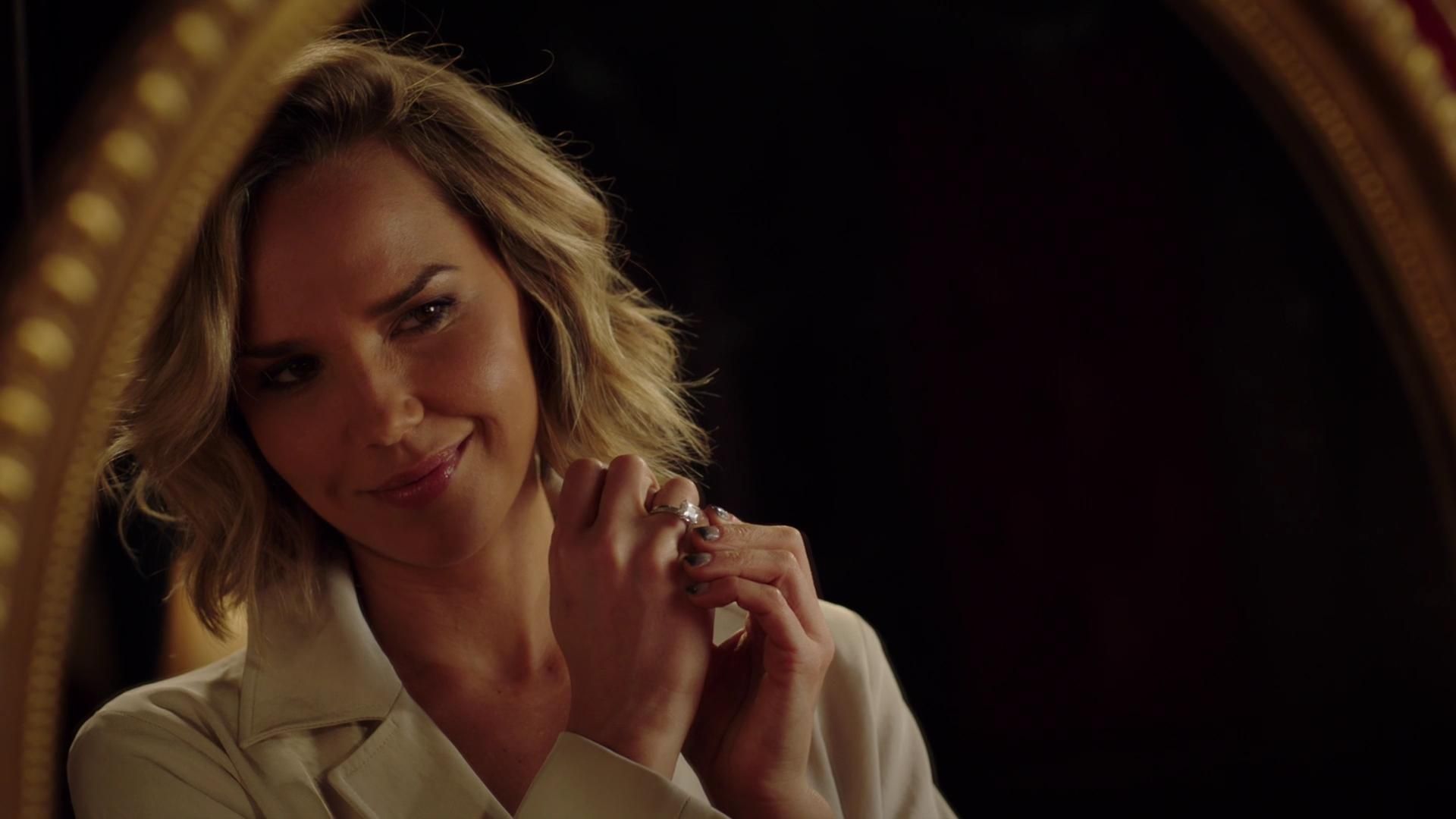 MidnightTexas-S02E01-014.jpg