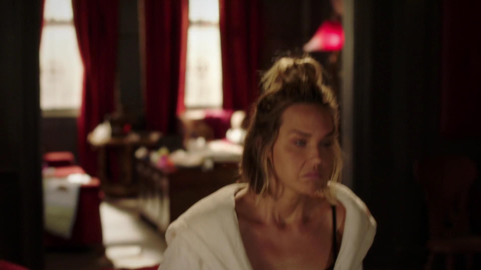 MidnightTexas-S02E04-155.jpg