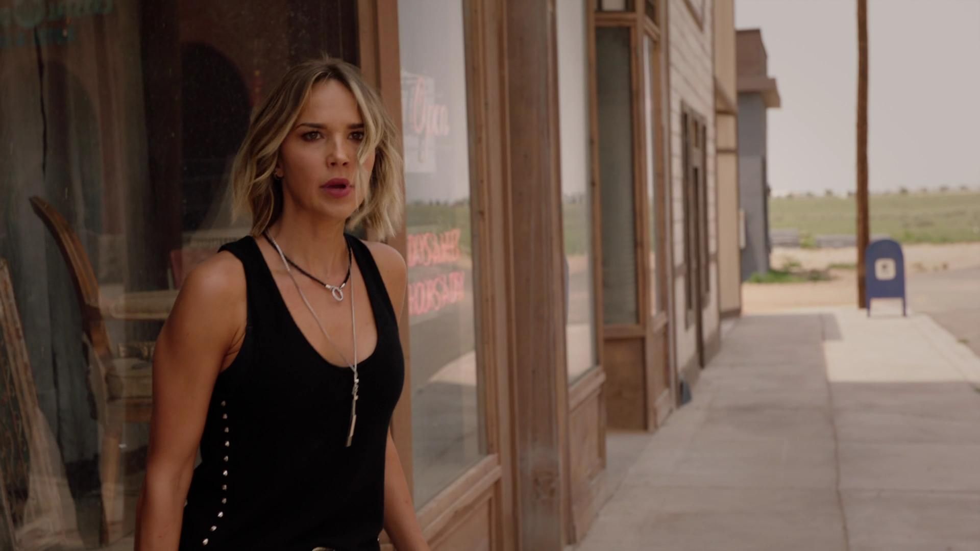 MidnightTexas-S02E04-215.jpg