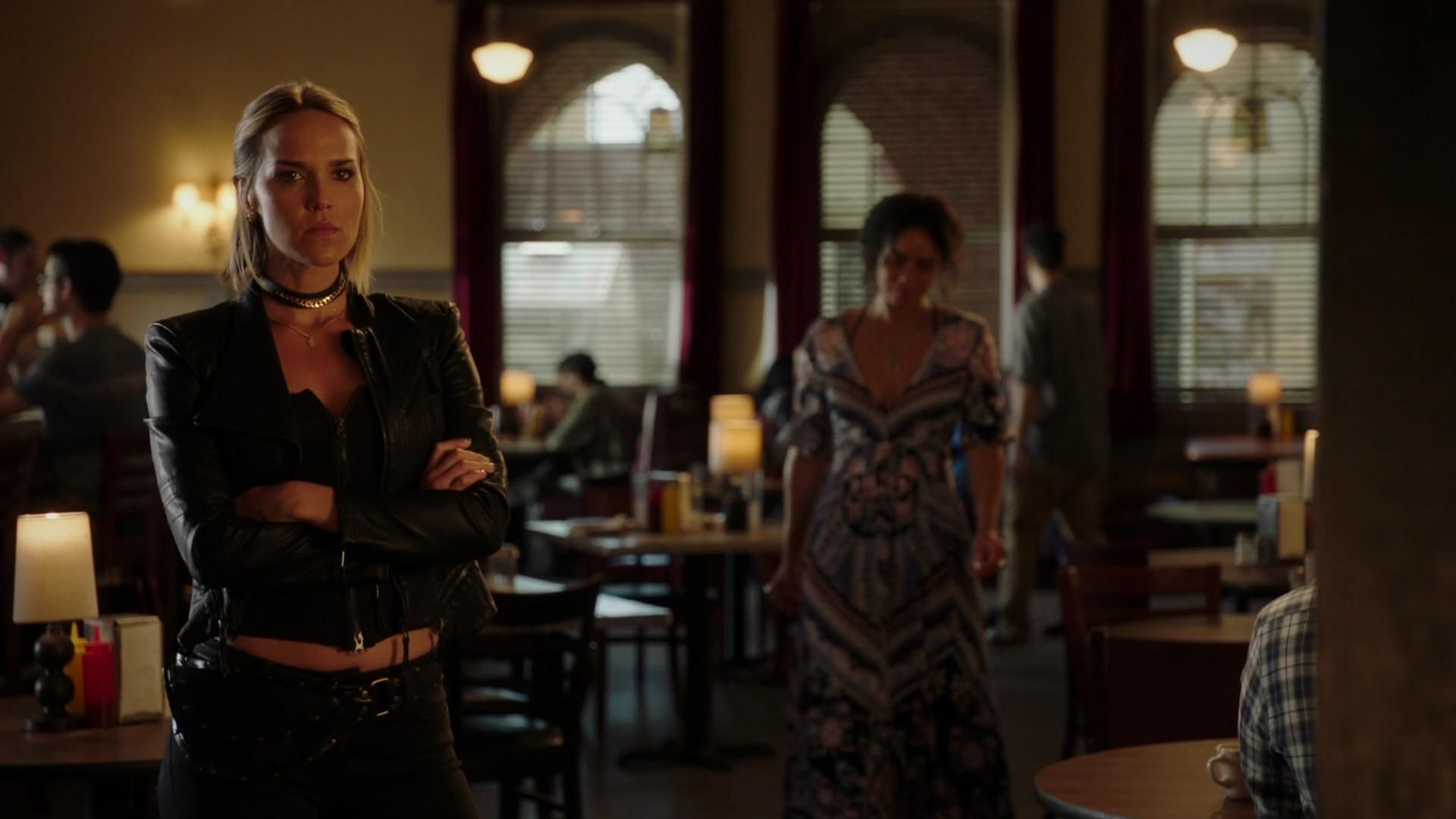 MidnightTexas-S02E04-379.jpg