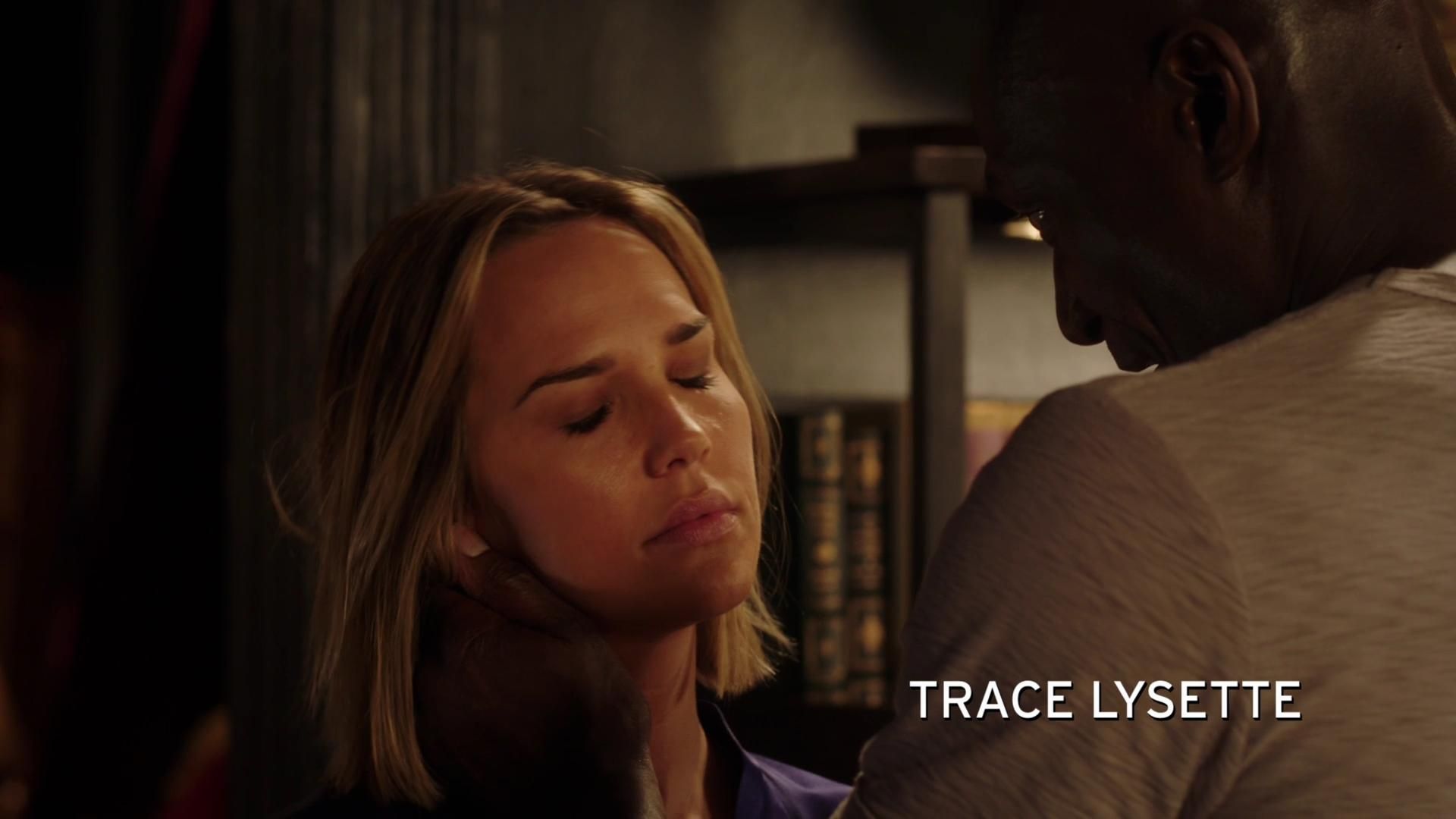 MidnightTexas-S02E05-079.jpg