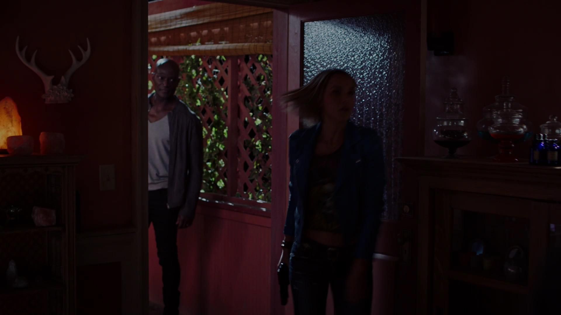 MidnightTexas-S02E07-179.jpg