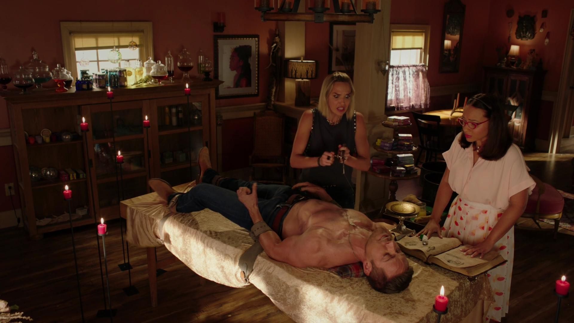 MidnightTexas-S02E08-130.jpg