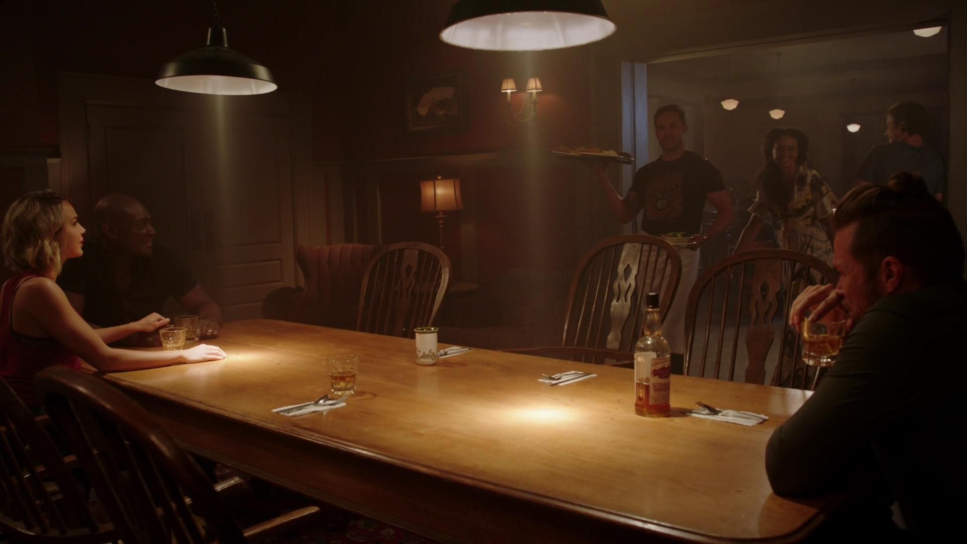 MidnightTexas-S02E09-257.jpg