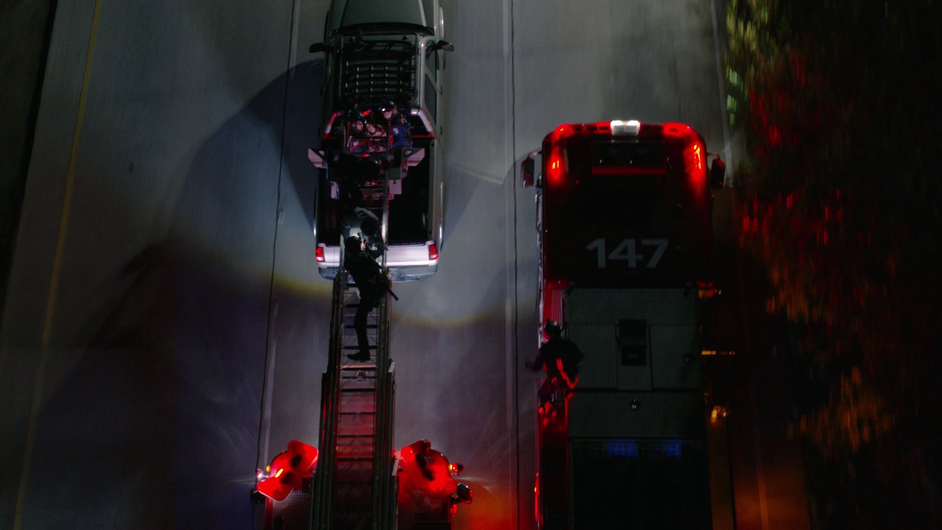 9-11-S05E11-035.jpg