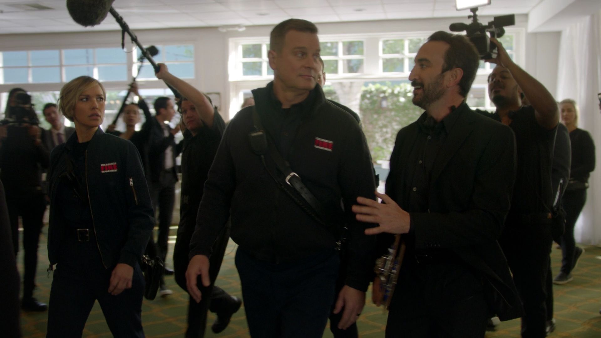 9-1-1-S05E15-043.jpg