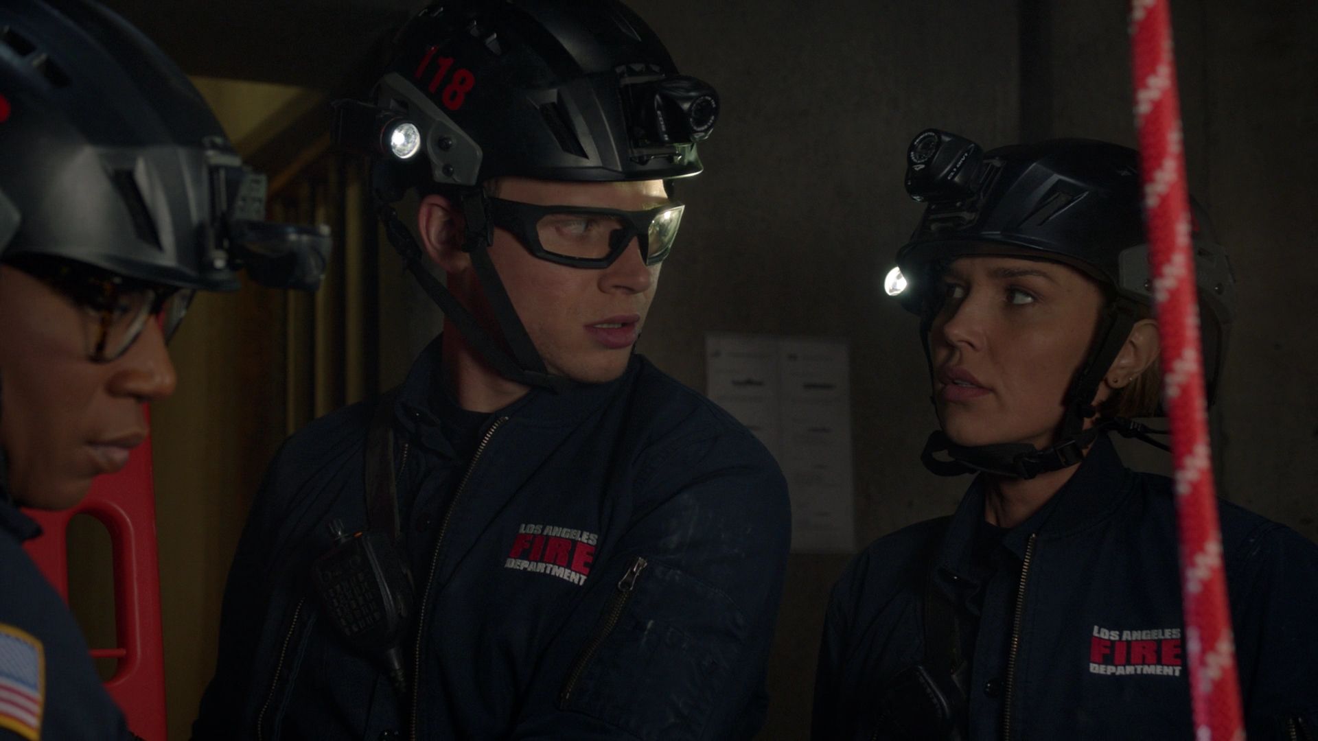 9-1-1-S05E15-082.jpg