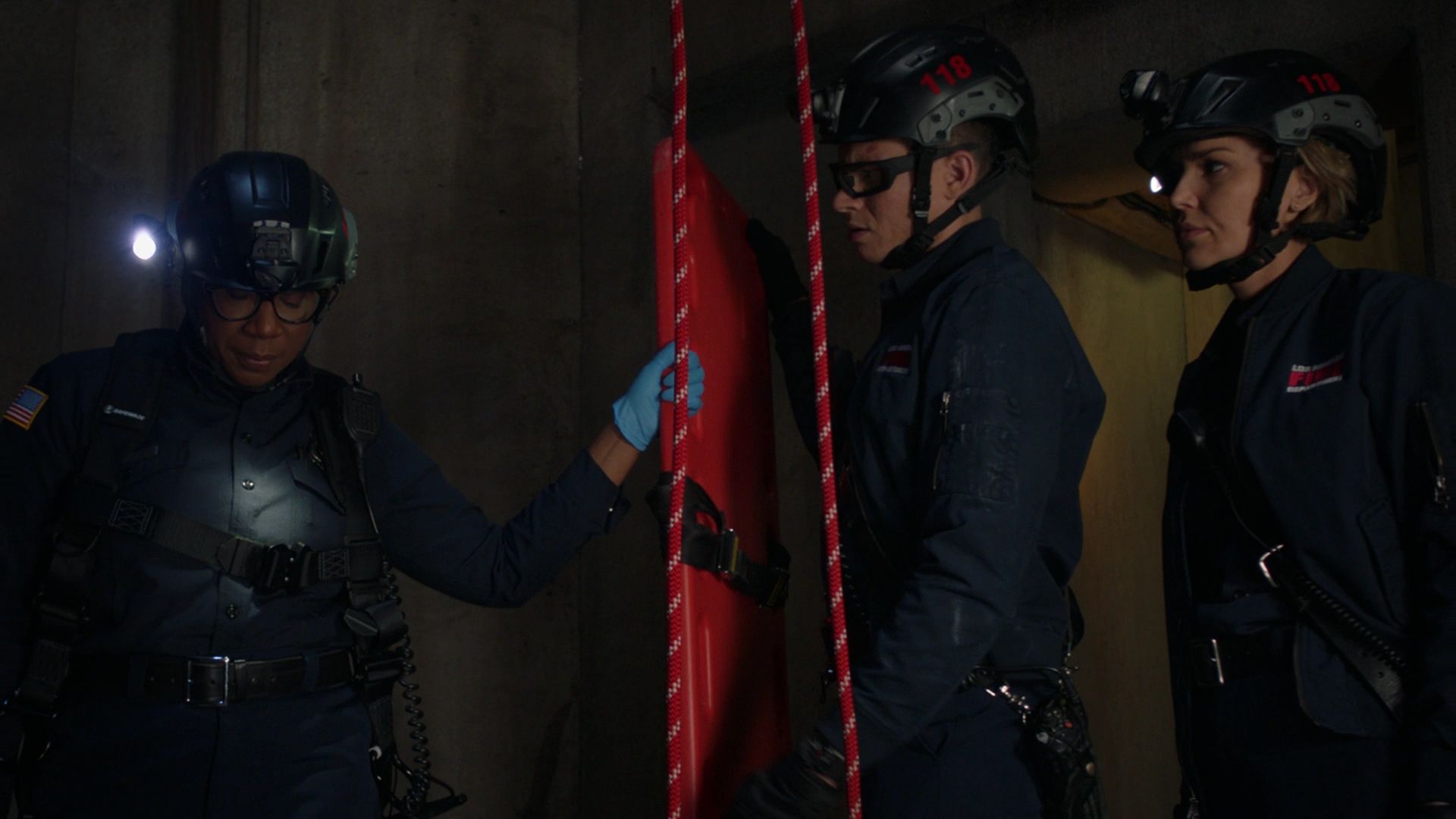 9-1-1-S05E15-095.jpg