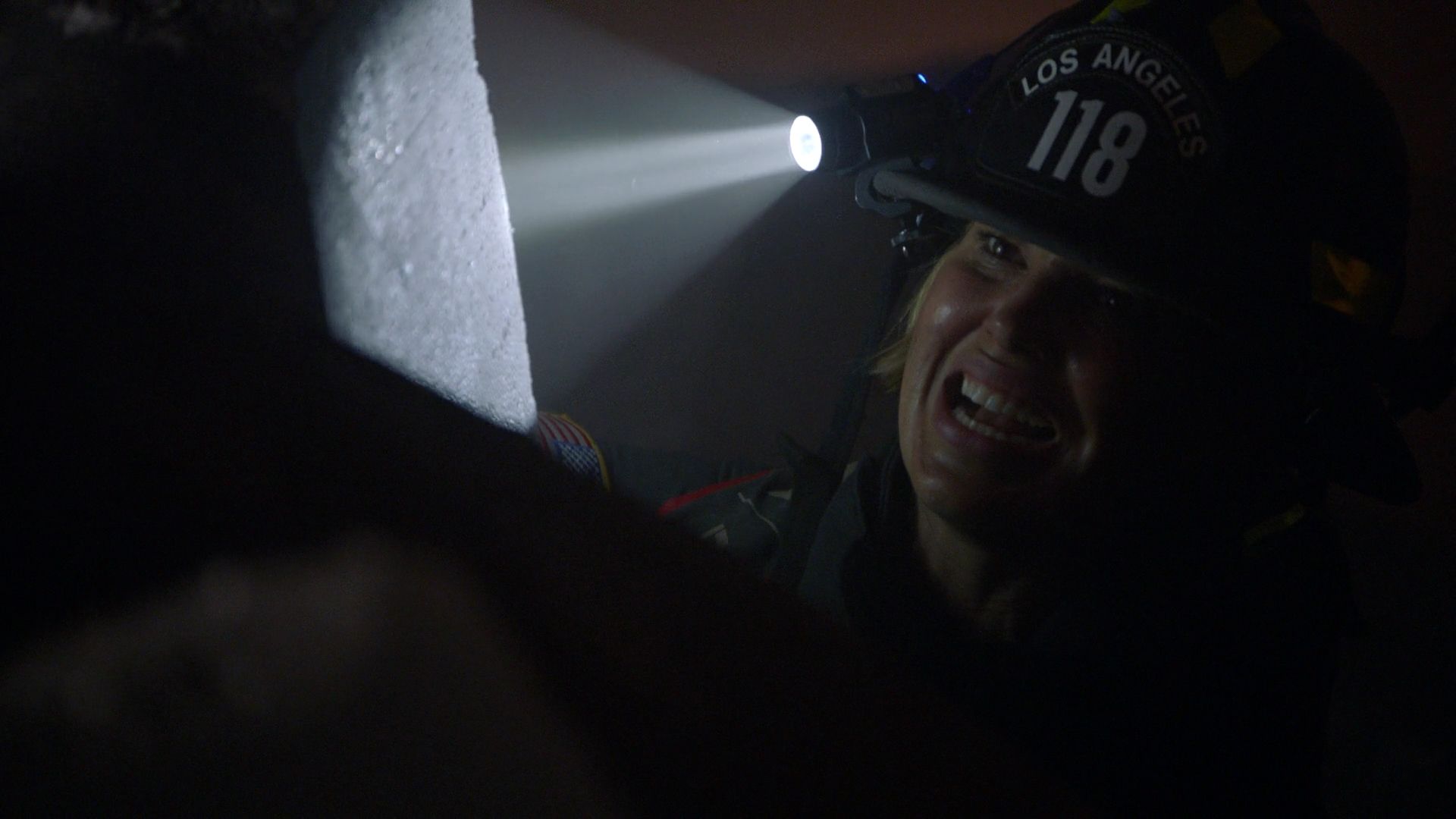 9-1-1-S05E16-051.jpg