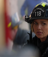 9-1-1-S05E16-015.jpg