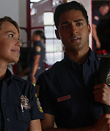 9-1-1-S05E17-018.jpg